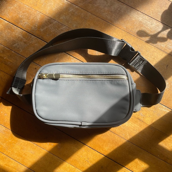 New fanny pack - Picture 3 of 8